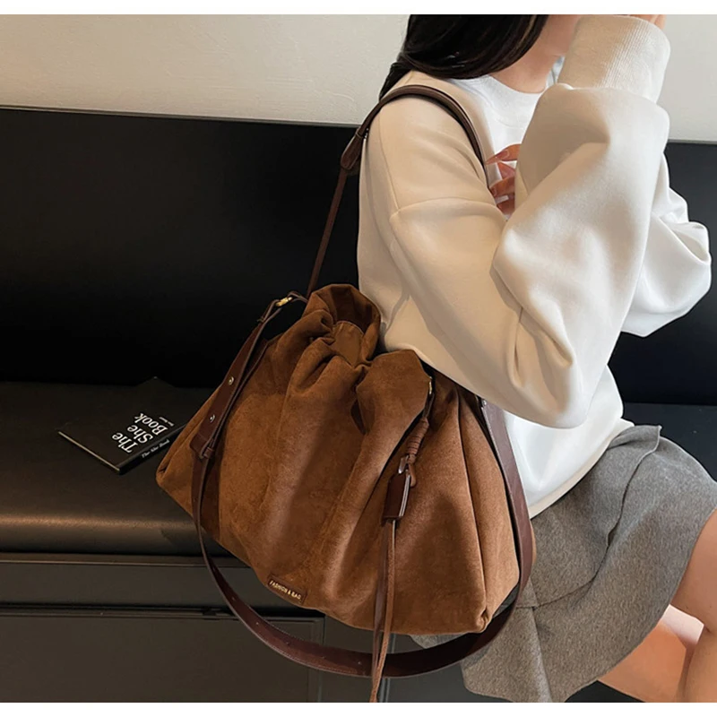 

New High-Capacity Commute Women Handbag Brand Design Garbage Bag PU Leather Women Bag Fashion Shoulder Bag