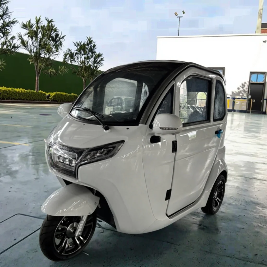 New Model Mini Electric Tricycle for Adults 2500W 60V 58Ah 3-Wheel New Energy Vehicle Closed Cabin Scooter