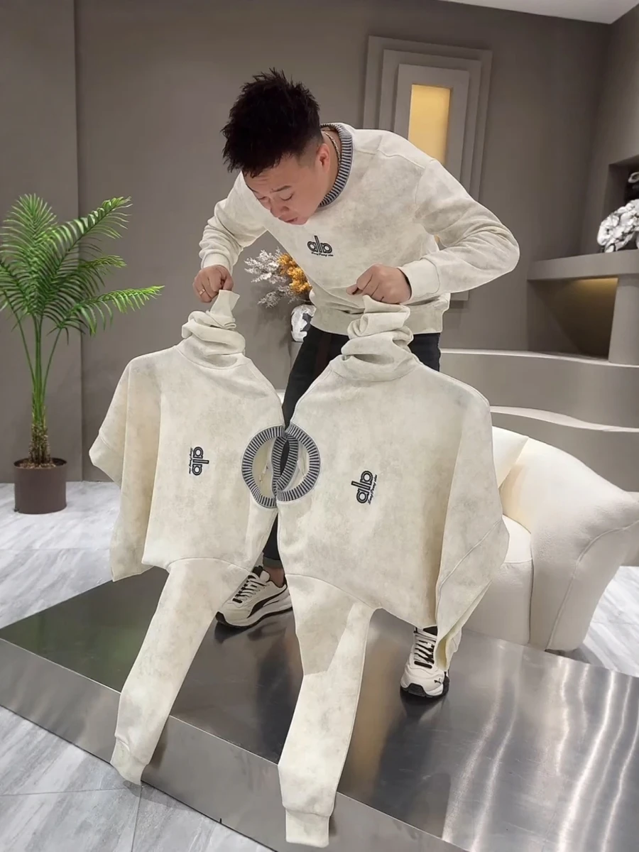 

Модный свободный мужской свитшот в стиле кэжуал с эффектом окрашивания и пэчворка, с небольшой нашивкой, винтажный, удобный, с длинными рукавами и круглым вырезом.