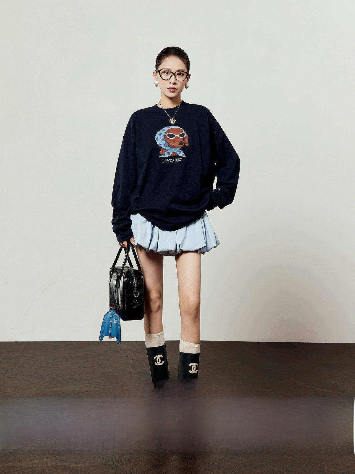 

Синяя футболка с цветочным принтом и изображением собаки, свободного кроя, с длинными рукавами, повседневная, женская, удобная, дышащая, хлопковая, весенняя новинка