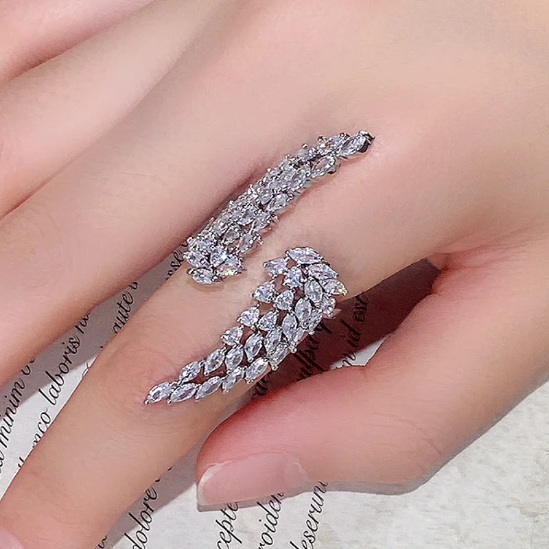 Huitan Angle Wing Design Damen-offener Ring mit Zirkonia, ästhetischer Stil für Hochzeit, Party, Accessoires, Jahrestagsgeschenk