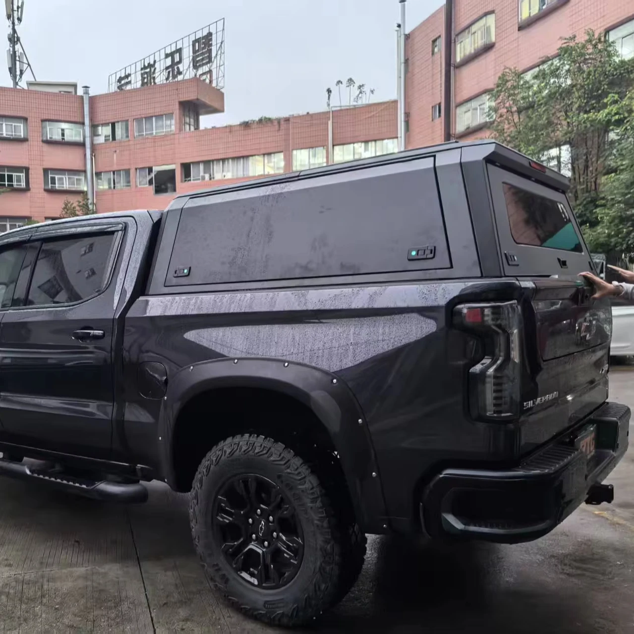 

Изготовленный на заказ водонепроницаемый стальной навес для грузовика 4X4, сделанный в Китае, водонепроницаемый алюминиевый навес для грузовика для Ram 1500 2019 + 6,4 фута