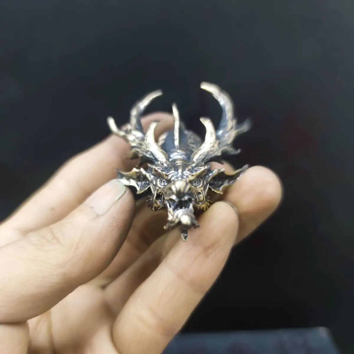 

Solid Brass Dragon Head Keychain Creative Dragon King Key Pendant Statue