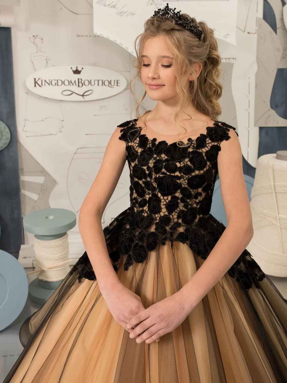 Puffy Girls Lace Appliques Dresses For Piaono Performance Elegant Exquisite Kids Princess Gown Formal Banquet Party Wear 2-14Y