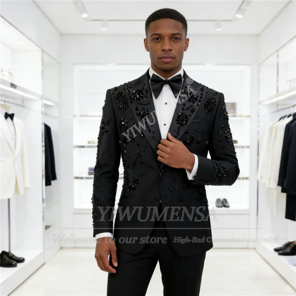 

Роскошный мужской костюм с бриллиантами и бисером, приталенный, из 2 предметов: двубортный пиджак и брюки. Индивидуальный пошив. Свадебный смокинг для жениха. Ropa Hombre.