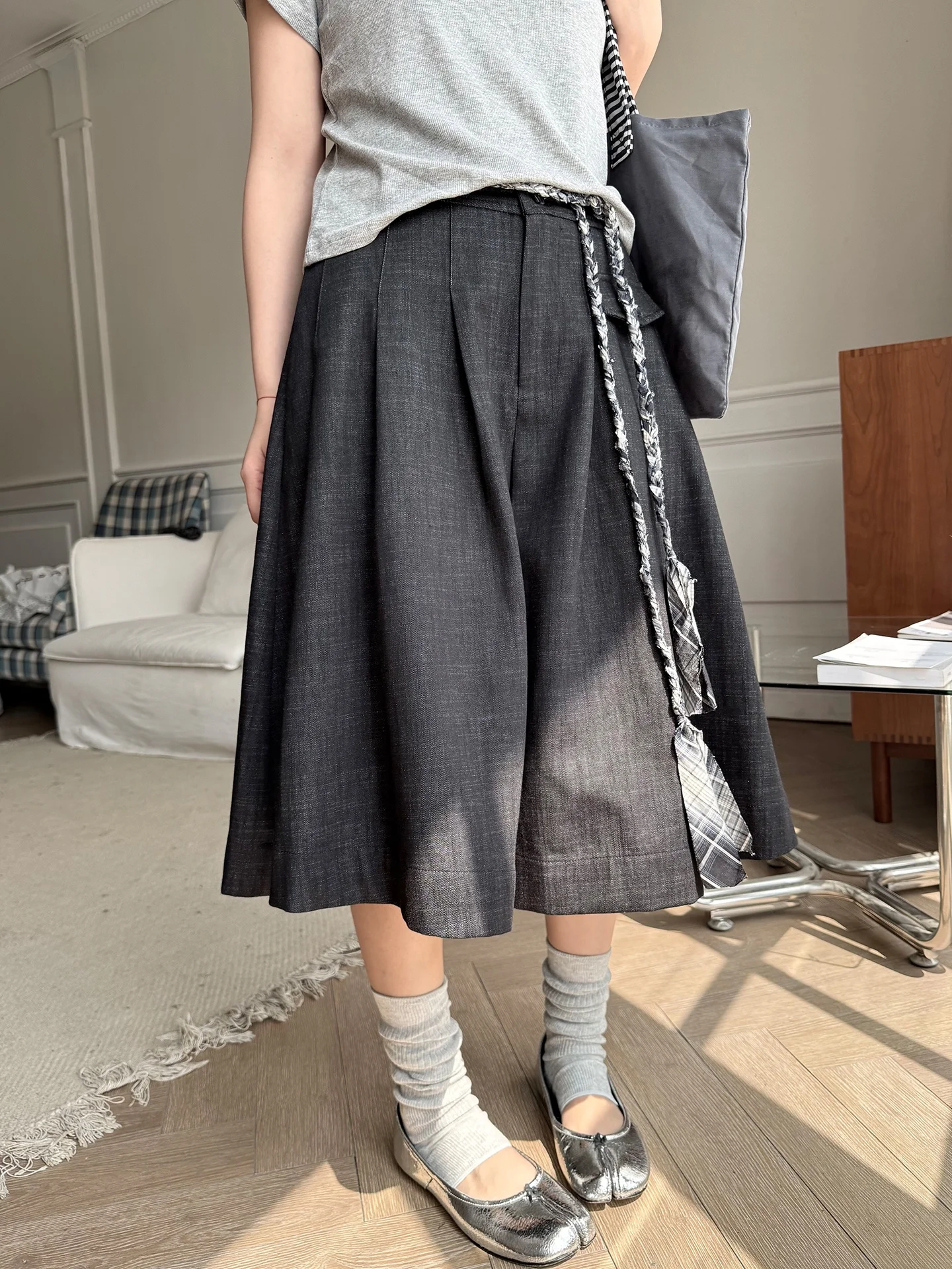 

Land And Mountain Island out of Bounds Wide Leg Denim Capri Pants Black Casual Trousers with Grid Belt Women's Spring Fashion