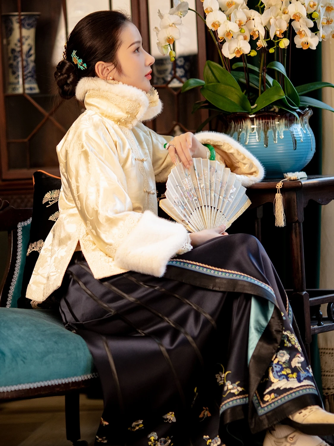 

Ele Chinese Sle Embroidered Satin Jaet with Stand Collar And Lace Trim Long Sve Thiened Winter Outerwear