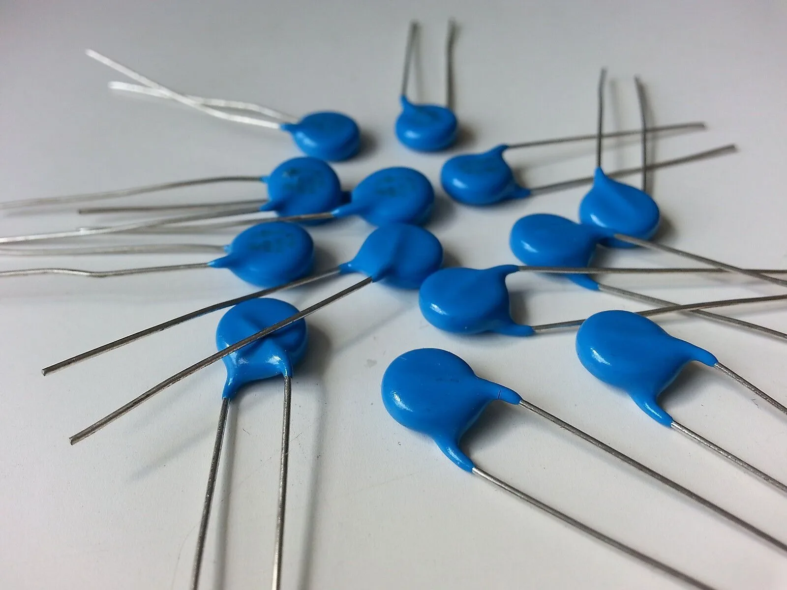 US Stock 20pcs 14D680K Varistor Resistor 68V UL