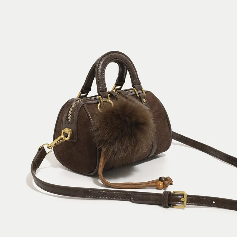 bolsa-mini-boston-vintage-em-suede-para-mulheres-com-pendente-de-pelo-fluffy-e-alca-ajustavel-removivel-bolsa-retro-pequena-com-alca-superior-e-transversal
