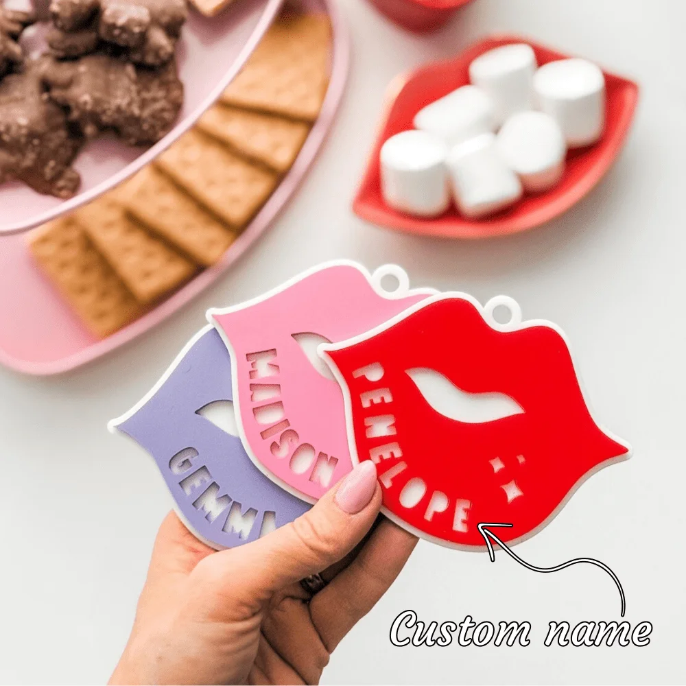 Custom Kiss Name Hanging Ornament Cut Personalized Acrylic Name Tags Anniversary Gifts Home Decoration Customized Name Ornaments