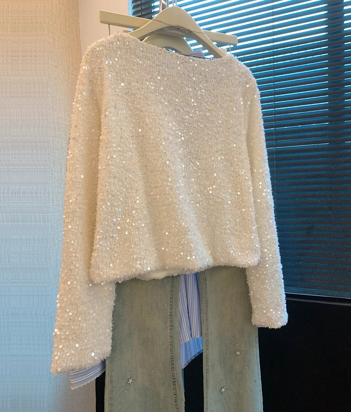 Elegant Glitter Sequin Blouse Women's Winter French Design Sense High-End V-Neck Lace Shirt Beaded Fringe Tassels Pullover Tops