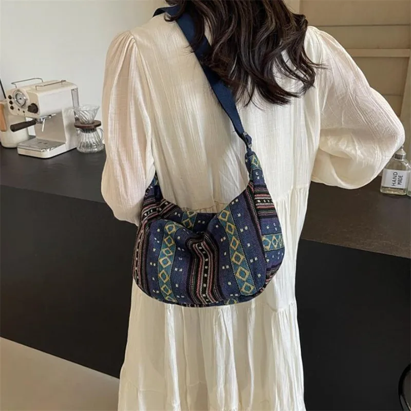 Umhängetasche im Tribal-Stil, faltbare Umhängetasche mit Reißverschluss, gestreiftem Muster, handwaschbares, lackiertes Futter mit Flaggenmotiv – Detail 12