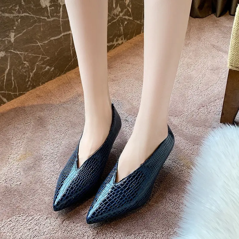 Single Shoes Women 2022 All-match Retro Women\'s Thick Heel Spring and Autumn New Pointed V Mouth Comfortable High Heels