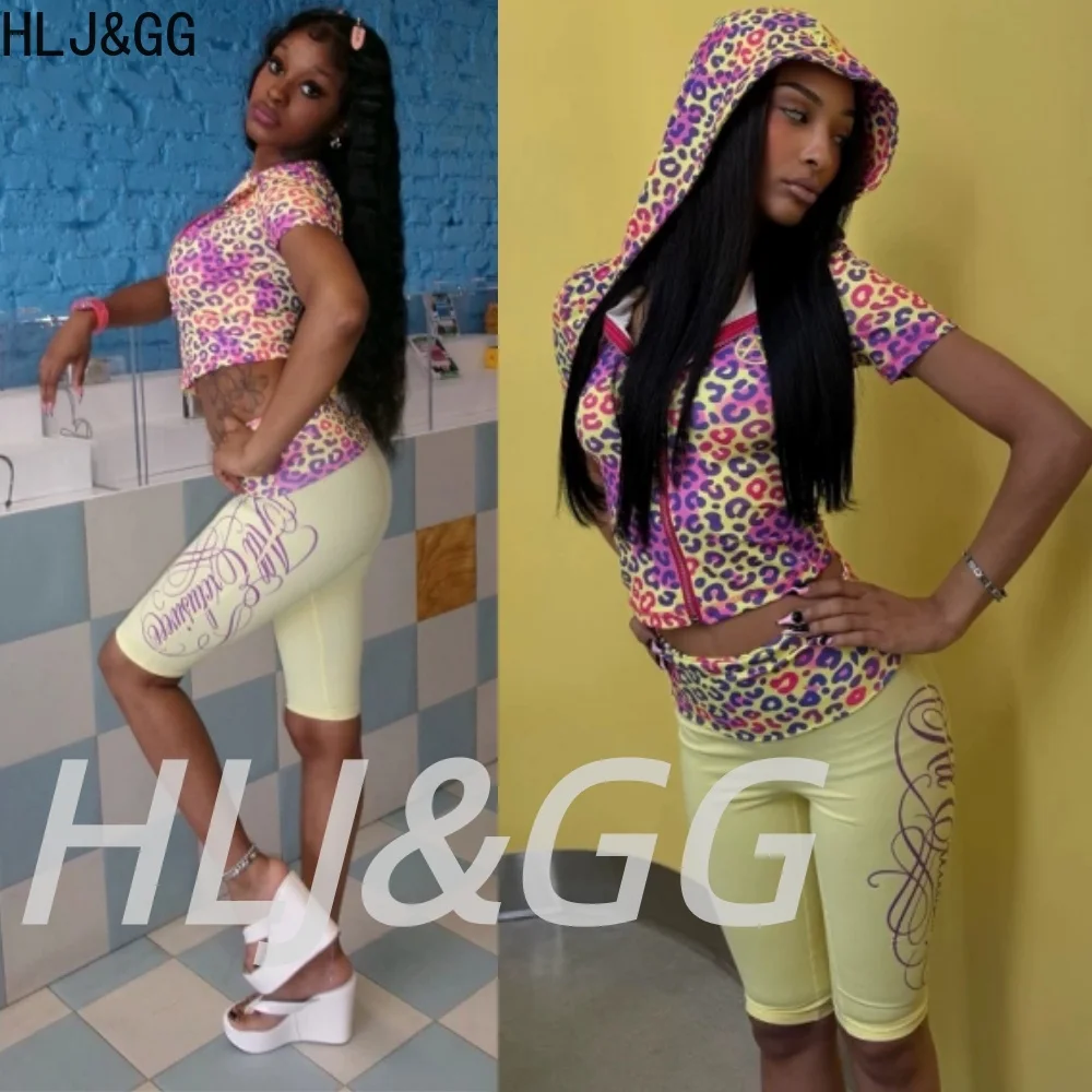 HLJ&GG Women Y2K 2pcs Outfit Set Colorful Leopard Print Short Sleeve Crop Top Low Rise Capri Pants Vintage Streetwear Club Wear