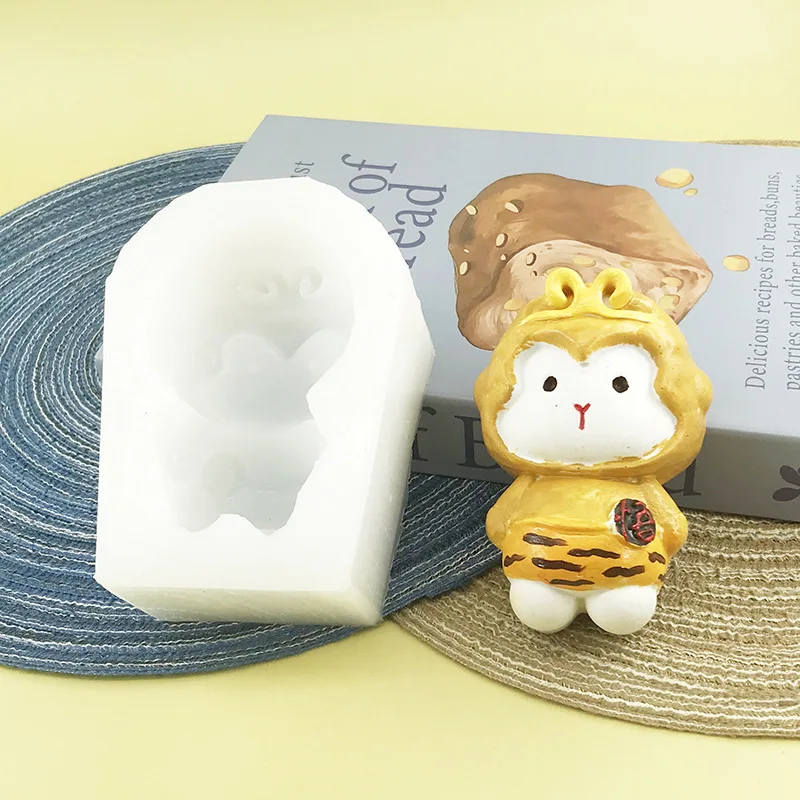 

Cute Little Monkey King Pinch Silicone Mold Diy Aromatherapy Plaster Candle Mold Mousse Cake Decoration Mold Baking Accessories