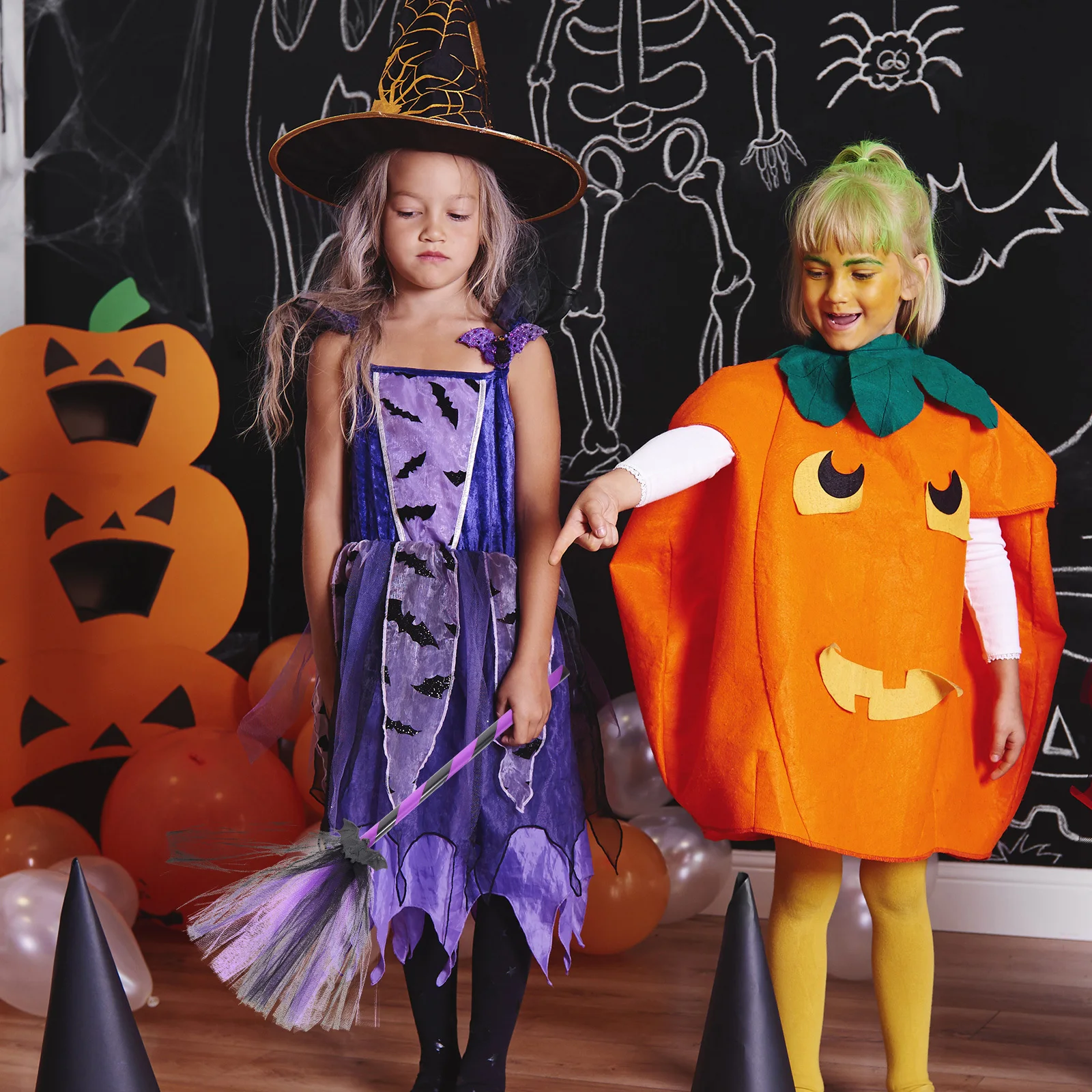 

1Pcs Halloween Bat Broom Ribbon Striped Handle Lightweight Durable Cosplay Besom Decor for Festival Party Halloween Bat Besom