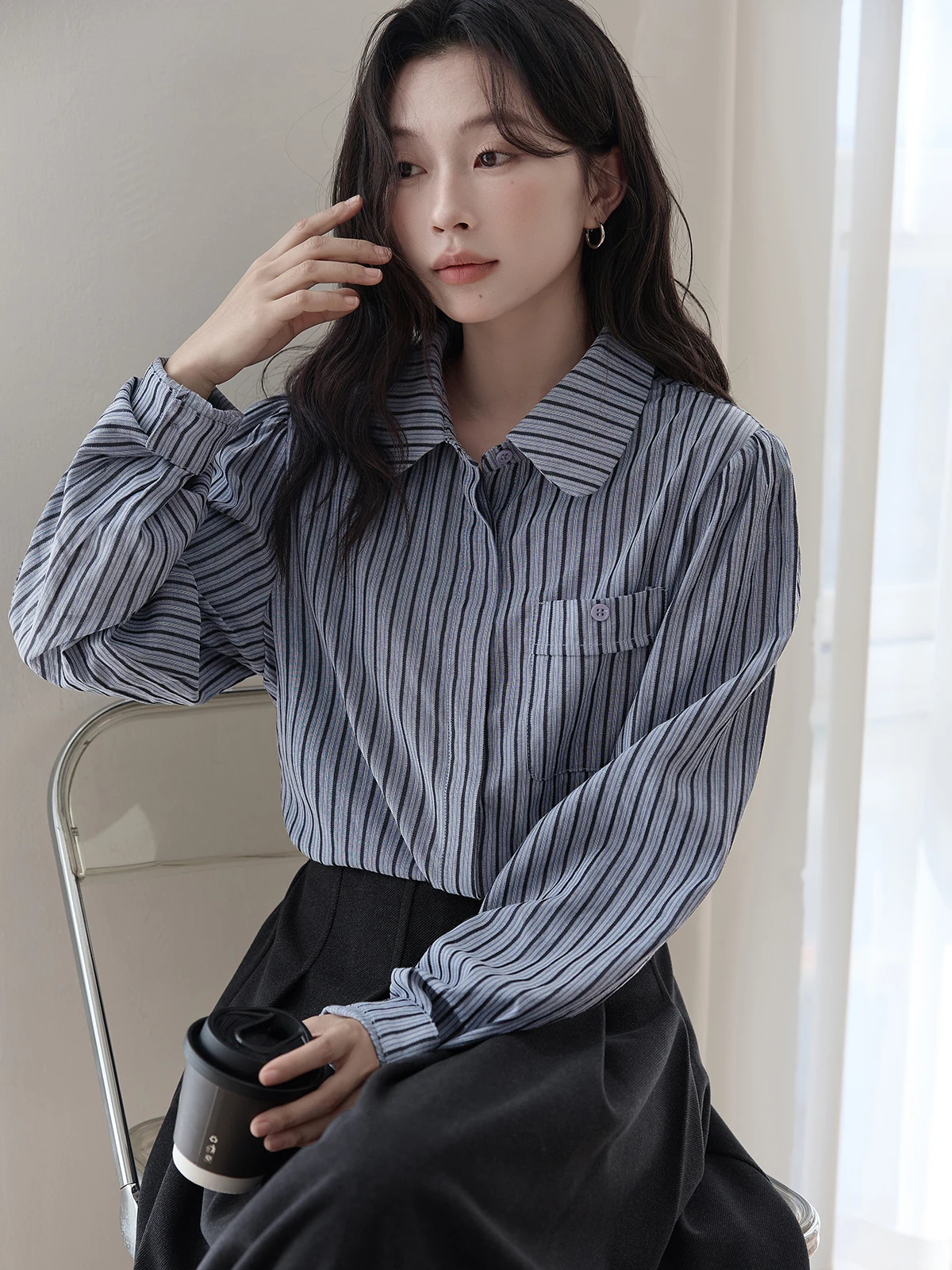 

Синяя полосатая свободная женская рубашка с длинным рукавом, универсальная, дышащая, в корейском стиле, для работы и повседневной носки, весна 2026, новинка