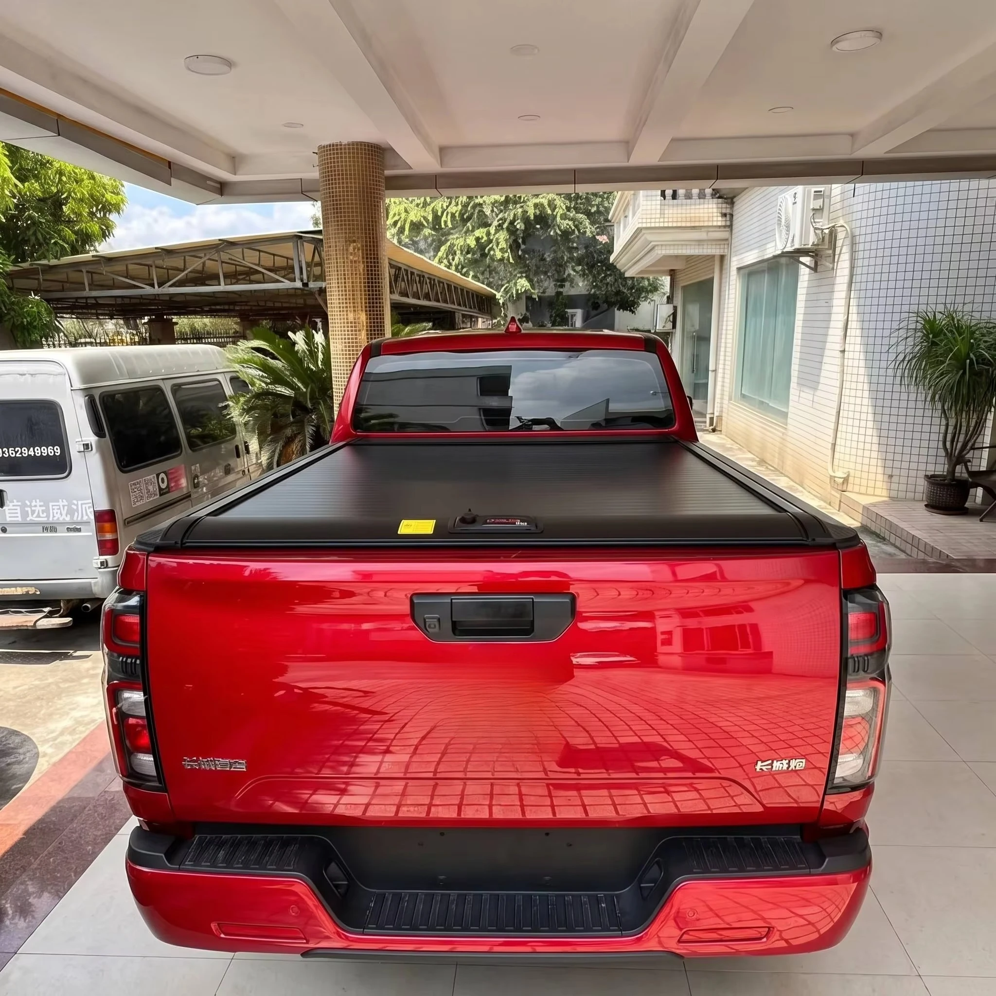 New Arrival Waterproof Manual Roller Lid Retractable Hard Type Pickup Truck Bed Tonneau Cover Aluminum Alloy