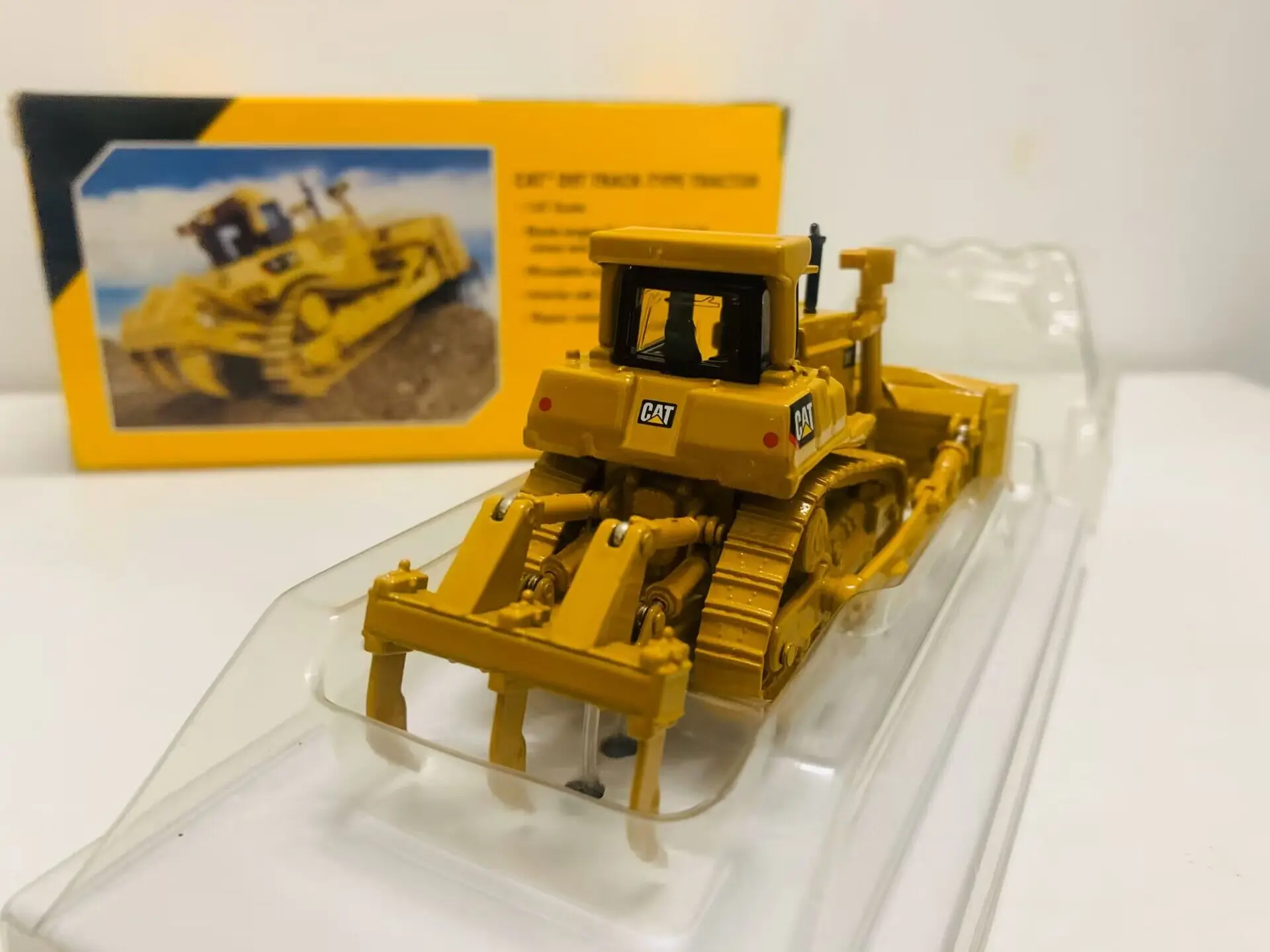 D9T Track-Type Tractor 1/87 Scale Die-Cast Model 55209