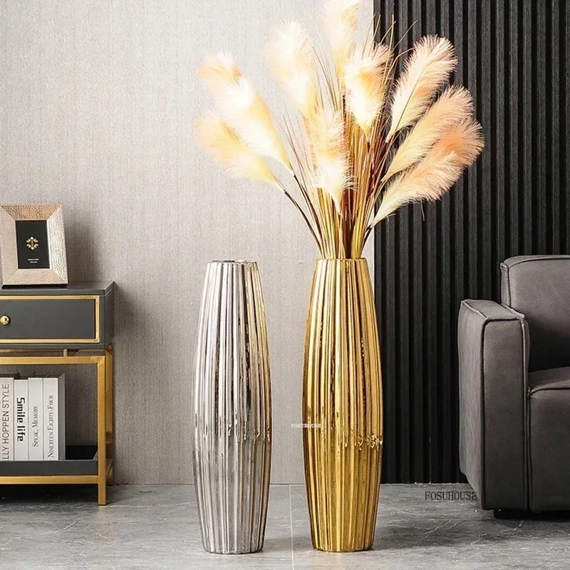 Luxuriöse Keramik-Blumenvase für den Eingangsbereich Große Galvanisierte Bodenvase für Hotels Nordische Hochwertige Haushaltsvase