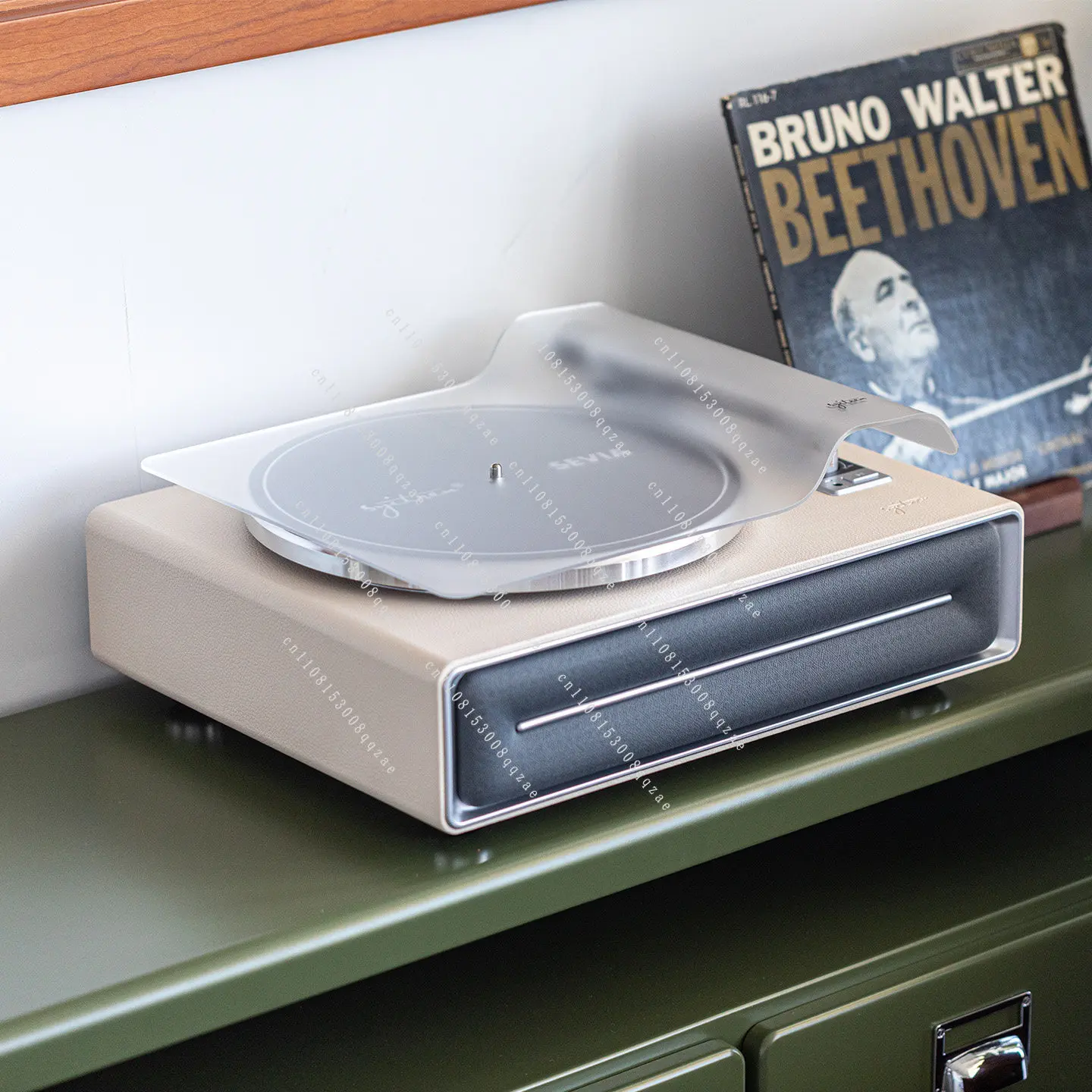 Vinyl Record Player, Retro Phonograph, Old-fashioned Film All-in-one Record Player