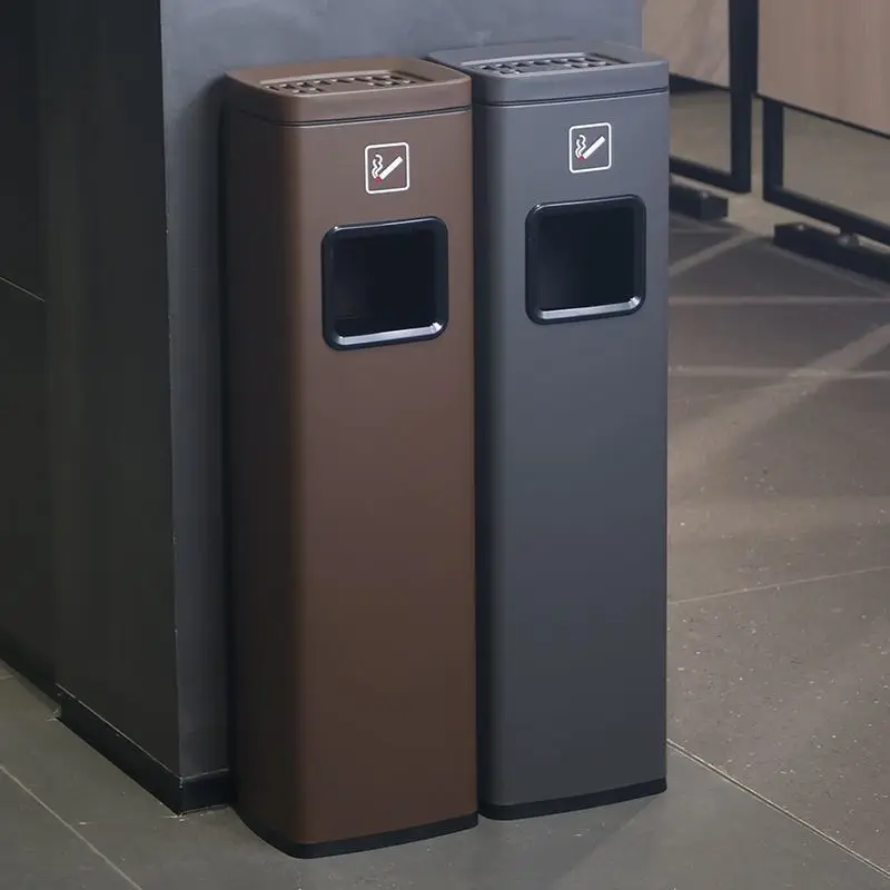 

Лобби отеля из нержавеющей стали, вертикальный лифт, входной мусорный бак с пепельницей, коридор, проход, курение, дымовая колонна, реклама