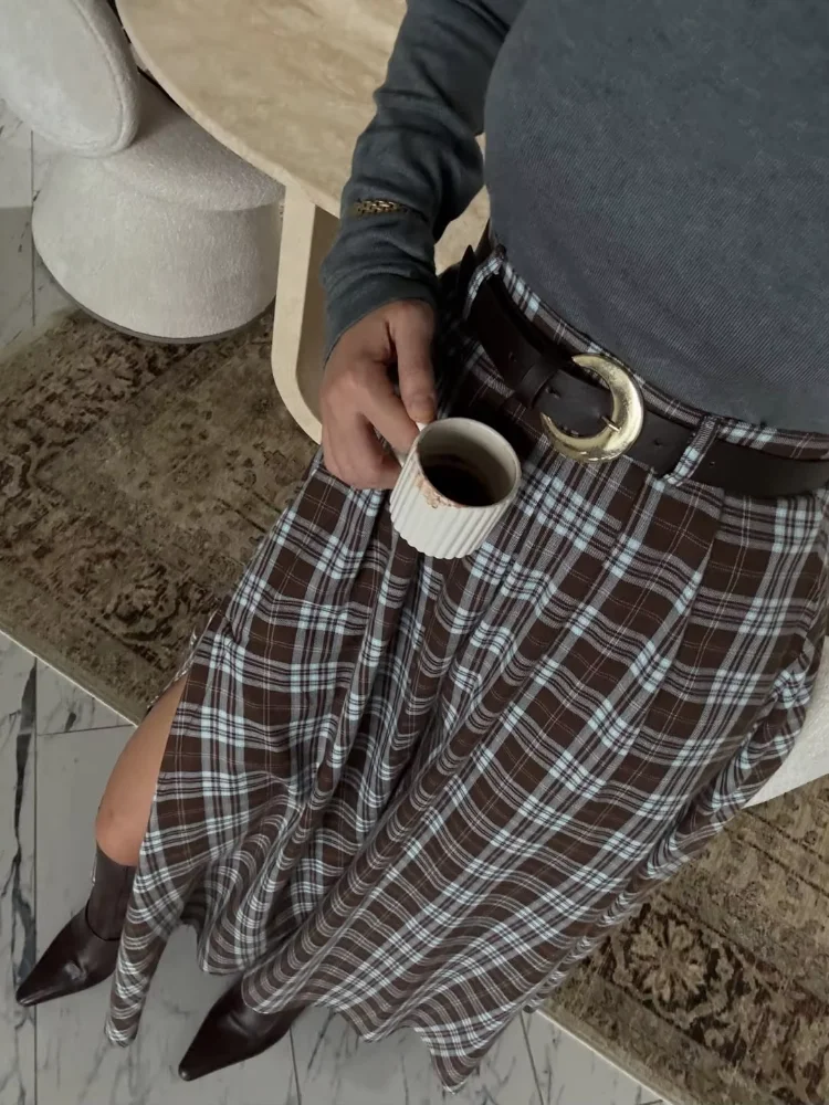 

Женская элегантная клетчатая длинная юбка трапециевидной формы, повседневная свободная плиссированная макси-юбка с высокой талией и боковым разрезом, 2026, женская весенне-осенняя шикарная одежда
