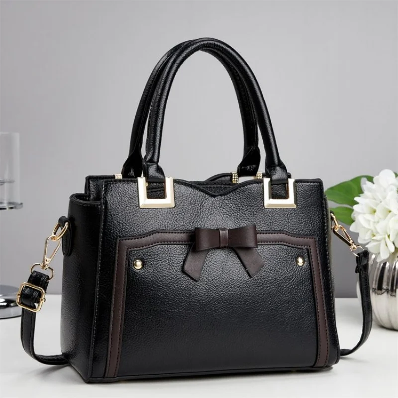 

Ladies Messenger Bag Made Of Nubuck Leather Boasting Casual Paris Neat Spacious Soft Daily Modern Style​