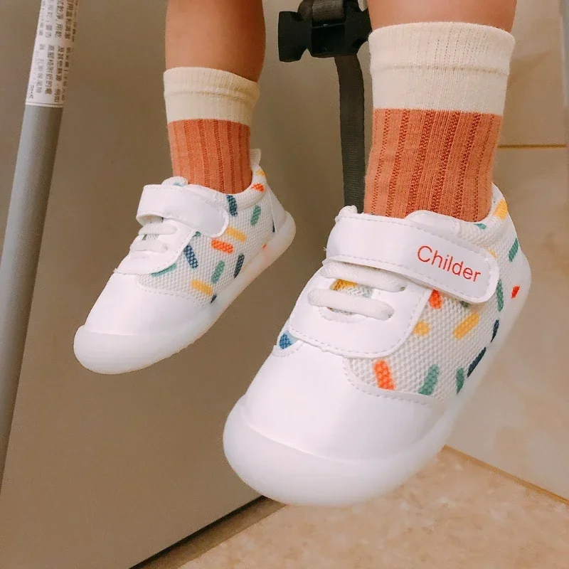 Zapatos para caminar para bebés para niños y niñas, Primavera/otoño 2025, nuevos zapatos desnudos transpirables de malla con suela suave para bebés de 0 a 2 años