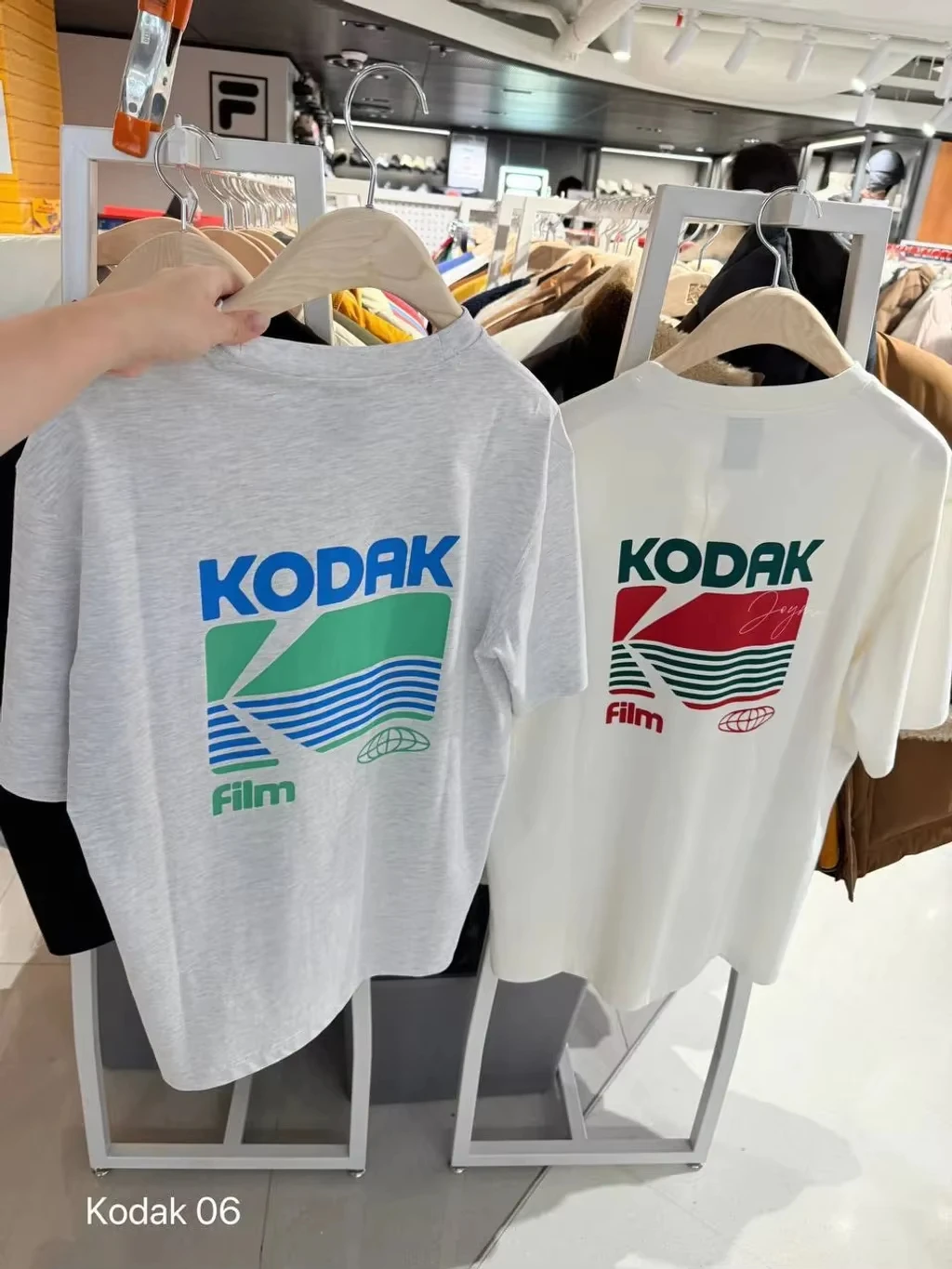 Camiseta Unisex de Algodón Oversize con Estampado Trasero de Rayas Verdes y Azules Kodak 2026, Estilo Vintage Streetwear, Manga Corta Casual