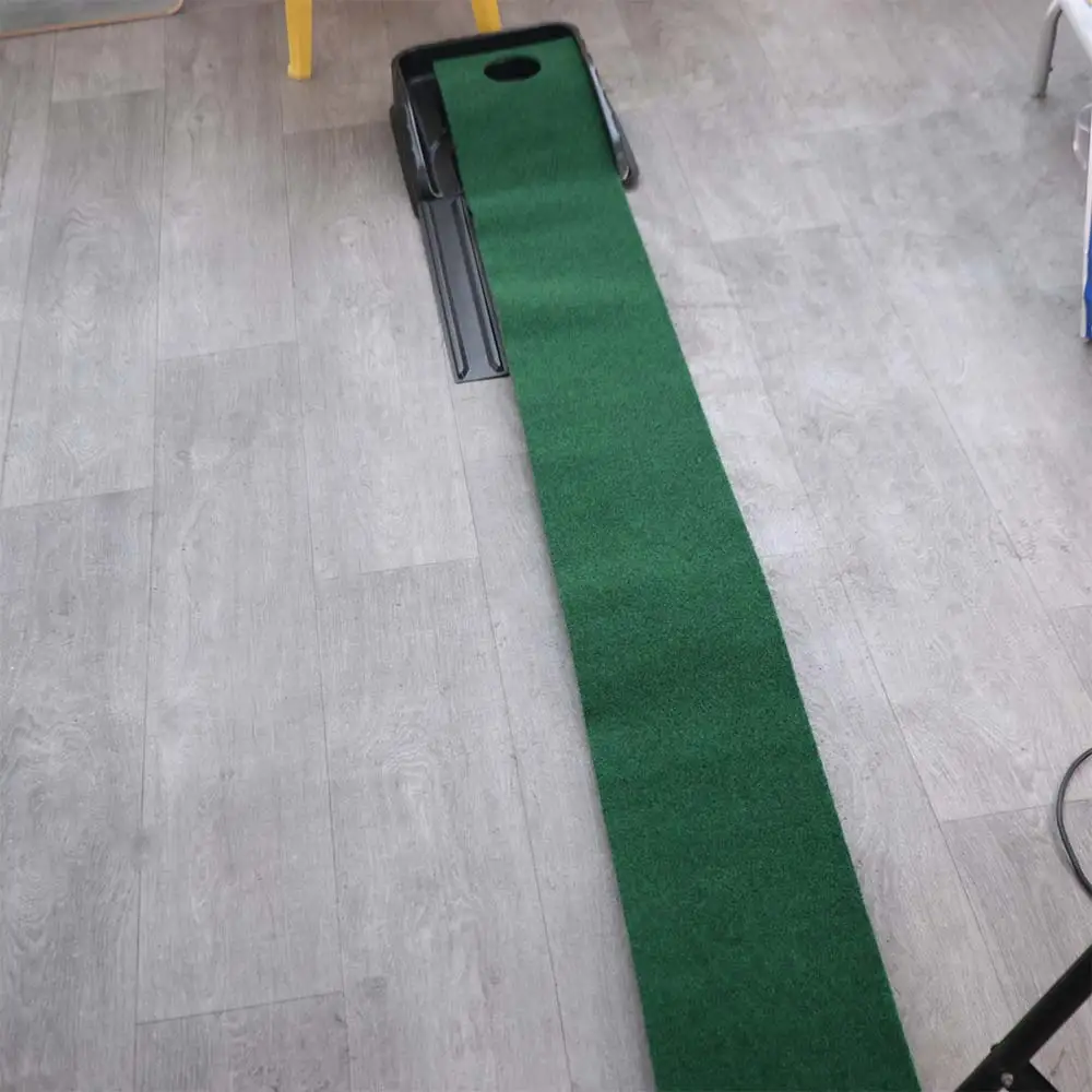 tapis-de-putting-de-golf-avec-retour-automatique-de-balle-equipement-d'entrainement-de-putting-tapis-de-putting-pour-fairway-avec-trous-et-pente-antiderapant