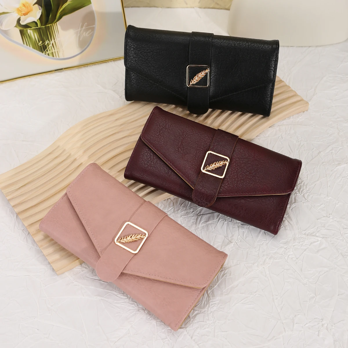 

Retro women's wallet multi-functional simple large-capacity long leaf button buckle simple three-fold clutch bag