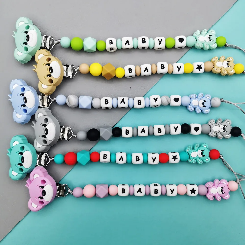 Personalizado inglês russo nome da letra do silicone bebê urso contas de silicone pingente chupeta clipes correntes mordedor bebê kawaii brinquedo