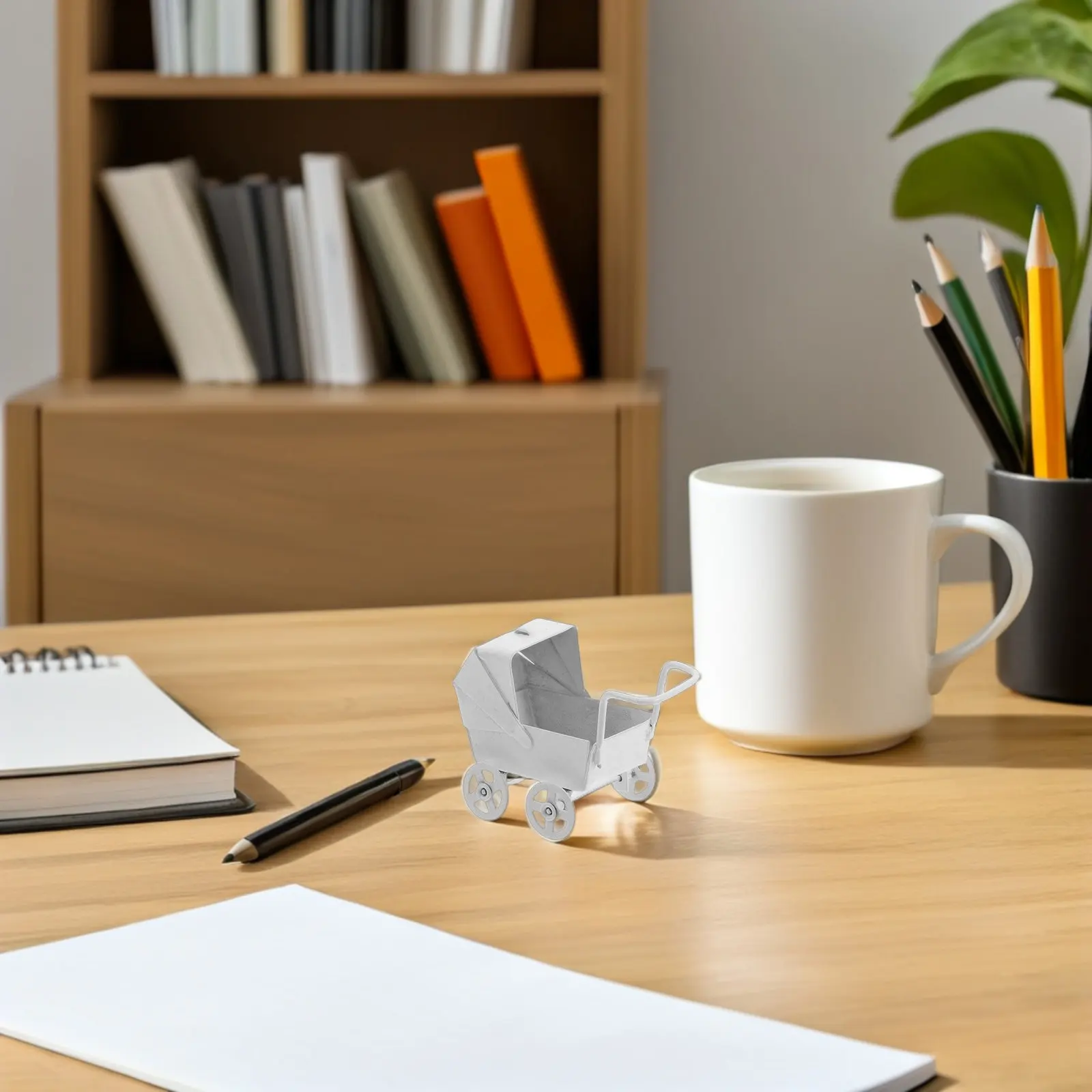 

Миниатюрная металлическая коляска для кукольного домика: Изысканное художественное украшение для DIY-проектов, имитация детской коляски, декор для домашней полки и интерьера