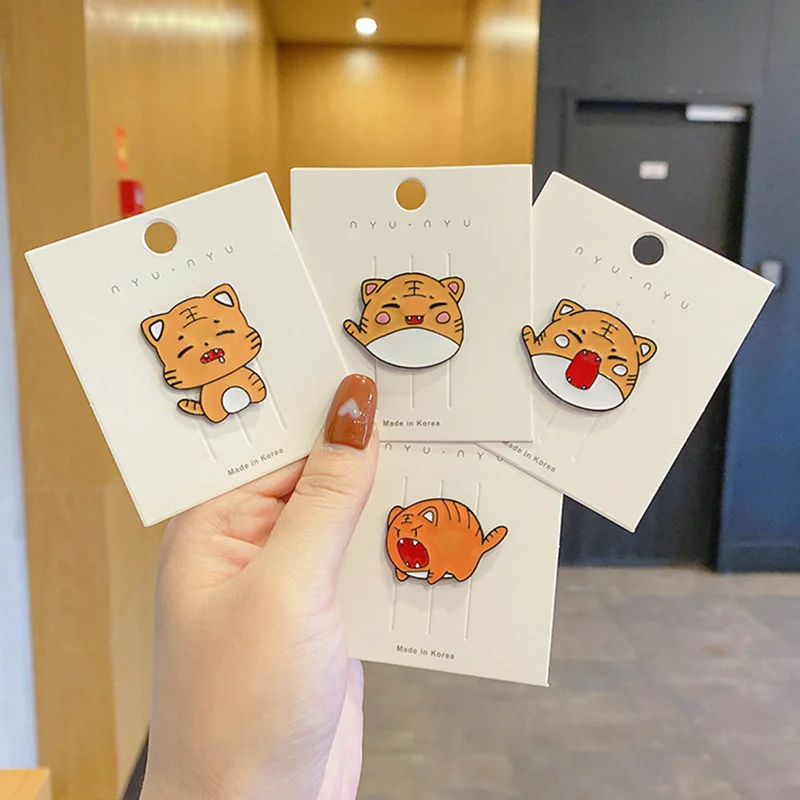 Cute tiger Brooch female cartoon pin year of the tiger badge new year accessories niche design sense net red jewelry