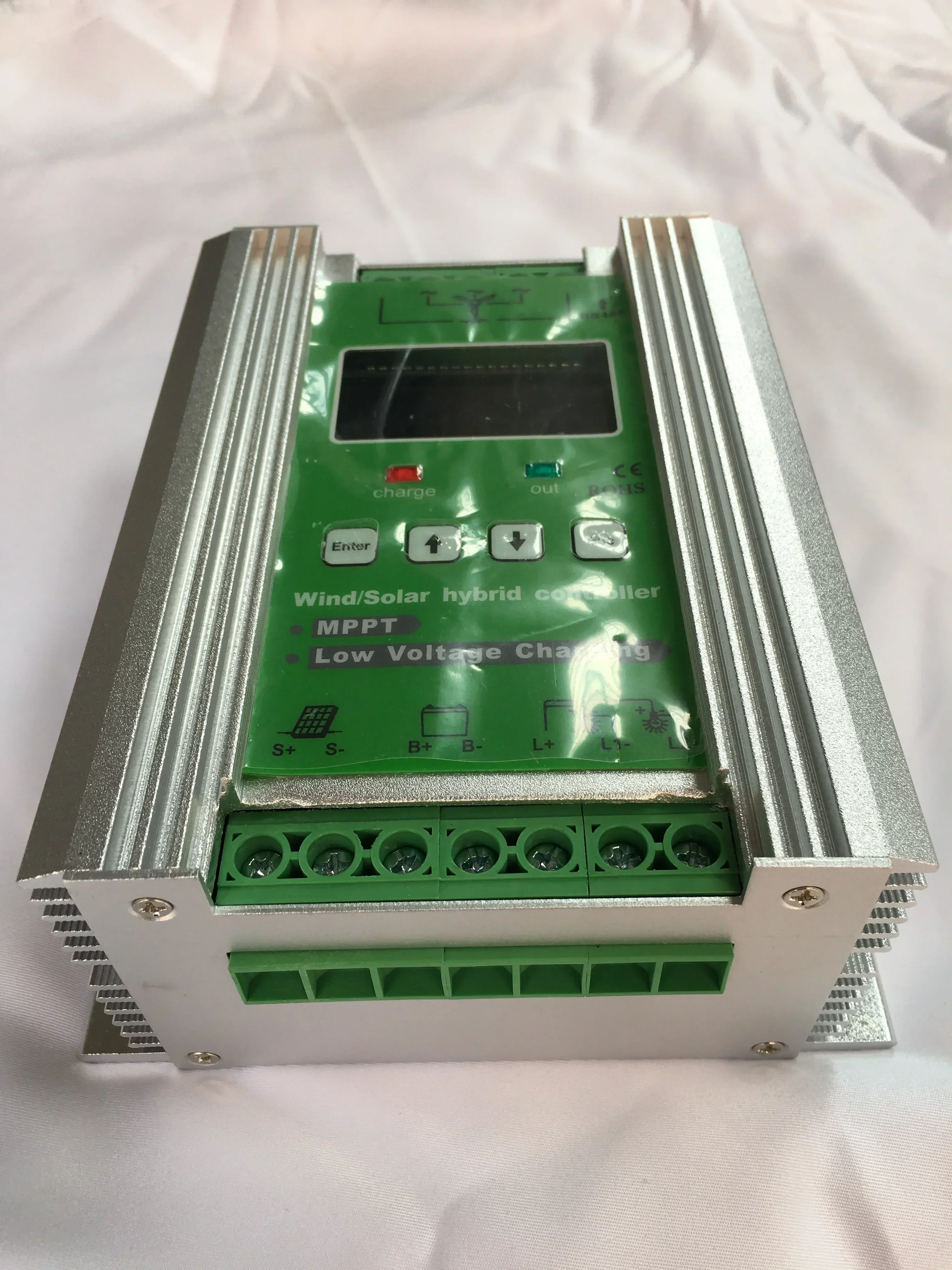 

cross-bordercross-borderSUNFUTURE Perfect Mppt Wind Solar Hybrid Charge Controller 24V 500W 48V 1000W