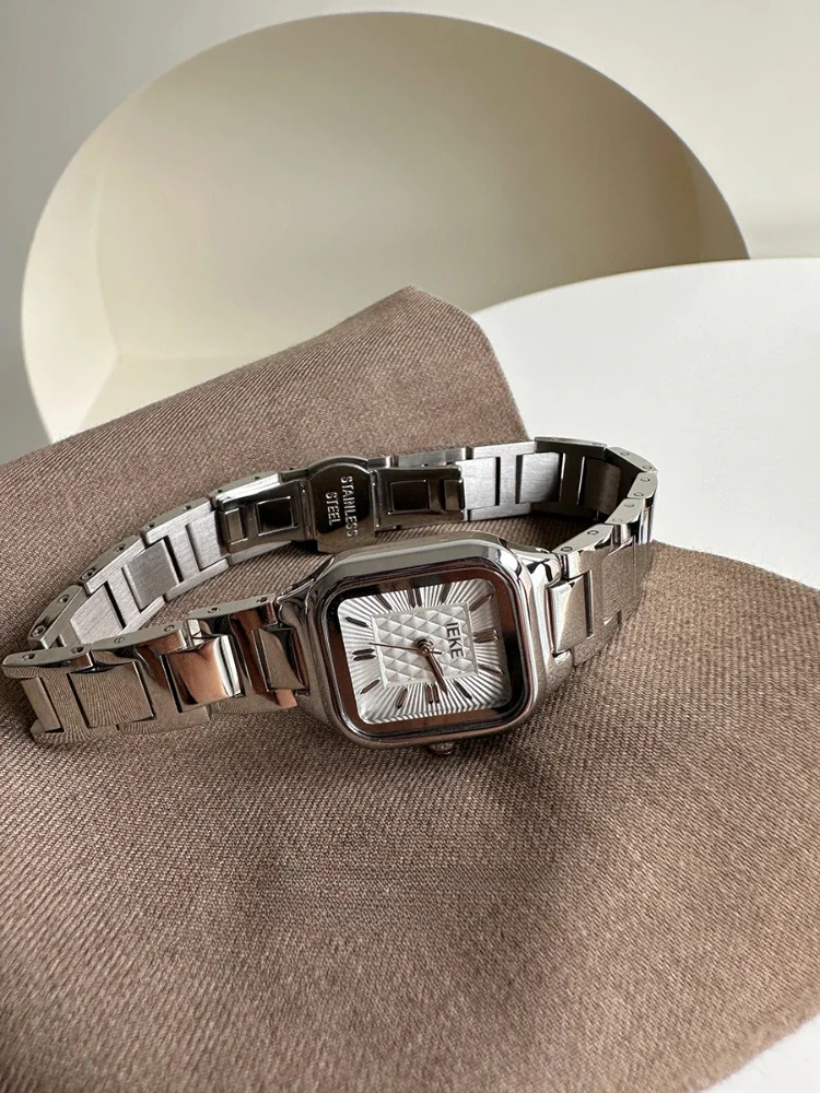 Women's watch Luxury temperament high-grade niche steel band square Ladies' watch female students retro quartz watch for women