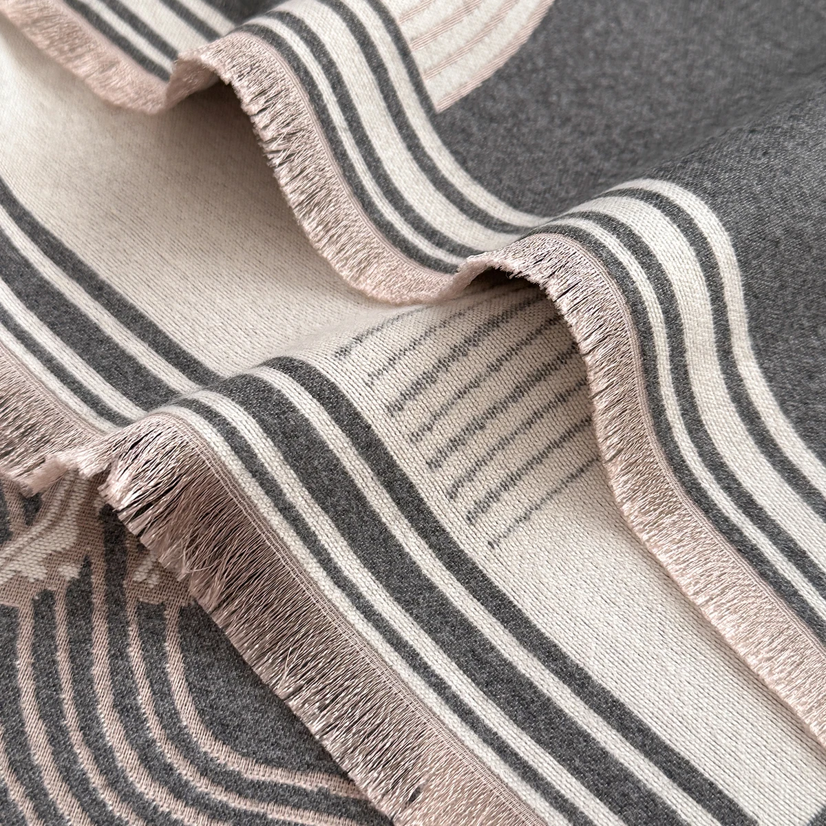 Modischer Winterschal aus Kunstkaschmir für Damen, Vintage-Muster und Quasten, weicher, warmer Schal, eleganter Wickelschal, ideal für Winter-Styling – Detail 15