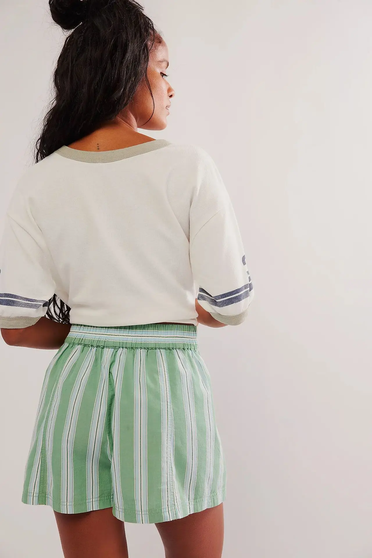 2025 New Fashion Striped Contrast Color Stitching Beach Pants Casual Loose Personality Street Shorts for Women Commuter Shorts