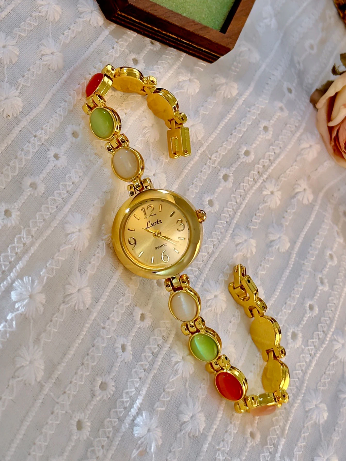 

1 новый высококачественный женский модный элегантный ретро-хронометр с цветными драгоценными камнями и стразами, водонепроницаемый до 30 метров.