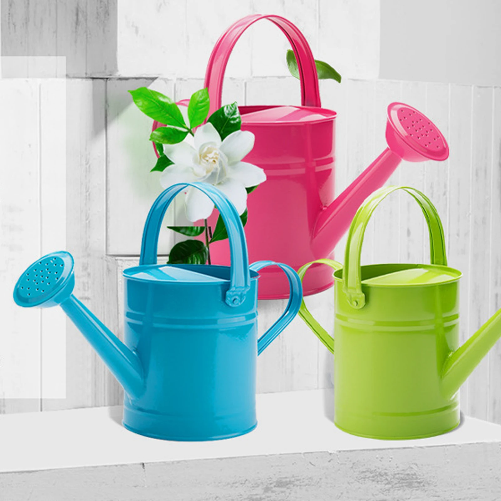 1.5L Iron Watering Can Garden Water Pot Flower Bed Ergonomic Handle Watering Pot with Sprinkler Head Farmhouse Garden Tool