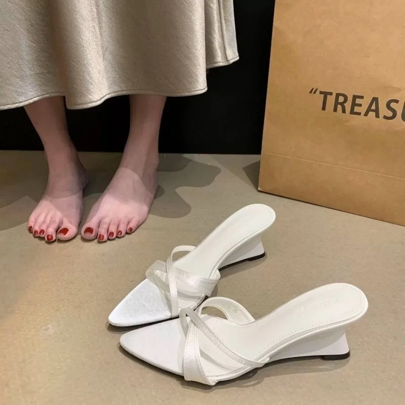 

Fashion Pointed Toe Temperament Wedge Women's Slippers Summer Pointed Toe Open Toe Cool Drag