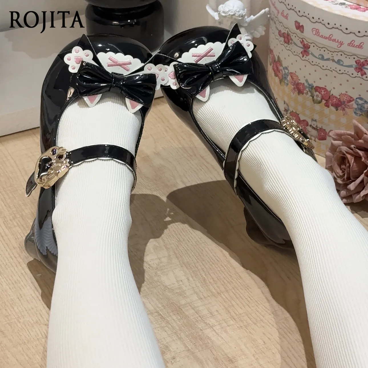 

Женские туфли из лакированной кожи на низком танкетке 1,5 см в стиле Лолита с бантом и кошачьей лапкой, милые и очаровательные