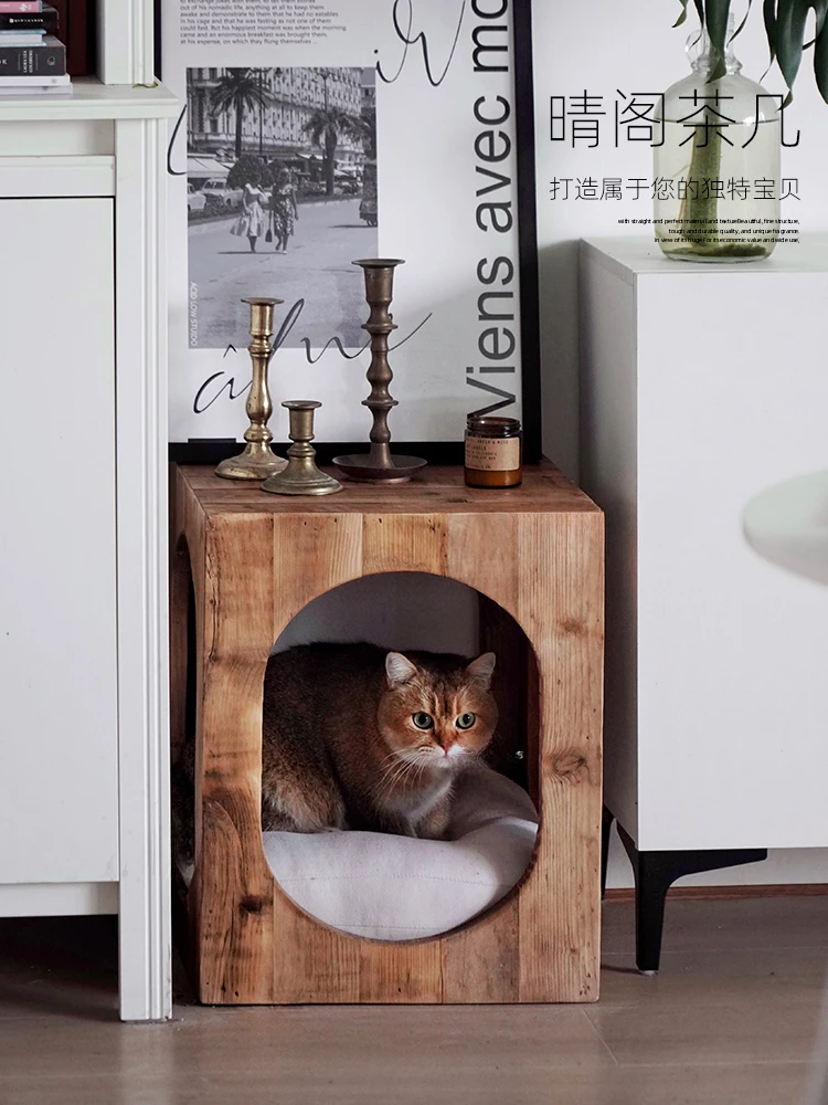 People and cats share coffee table cat nest Japanese style sofa side few solid wood square table creative corner