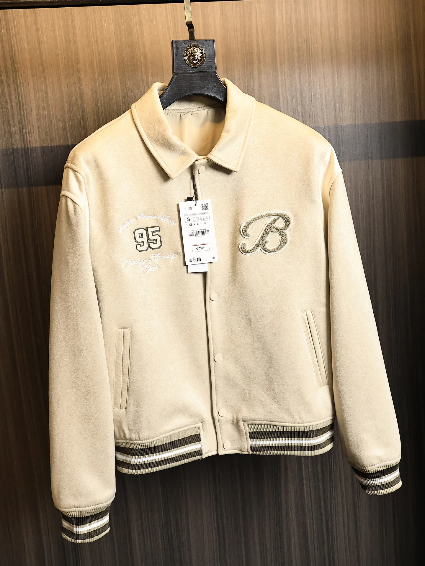 Stylish Urban Men's Casual Embroidered Suede Collar Jacket Fall Season Loose Fit Fashionable Letter Patterned Outerwear