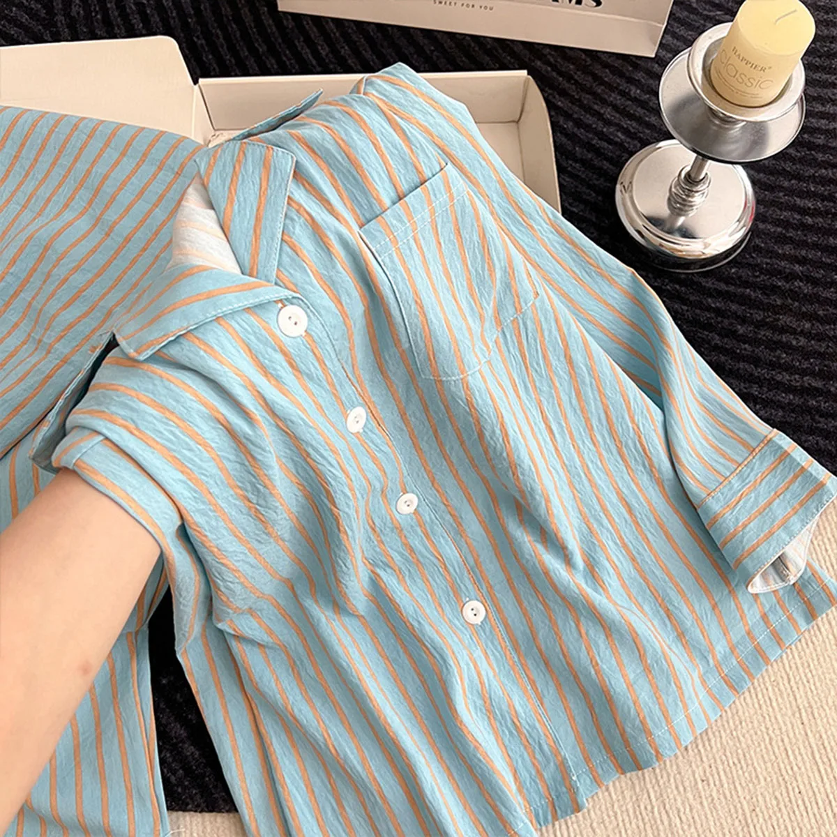 Herbstliches gestreiftes 2-teiliges Pyjama-Set mit Reverskragen, langen Ärmeln, als Freizeitkleidung für zu Hause, mit Knopfleiste, Damen-Loungewear, Schlafanzug, Nachtwäsche – Detail 8