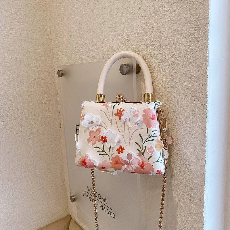 Lolita Women Purses and Handbags Designer Bags Handmade Pearl Flower Wedding Dinner Party Bags Girls Chain Shoulder Bag