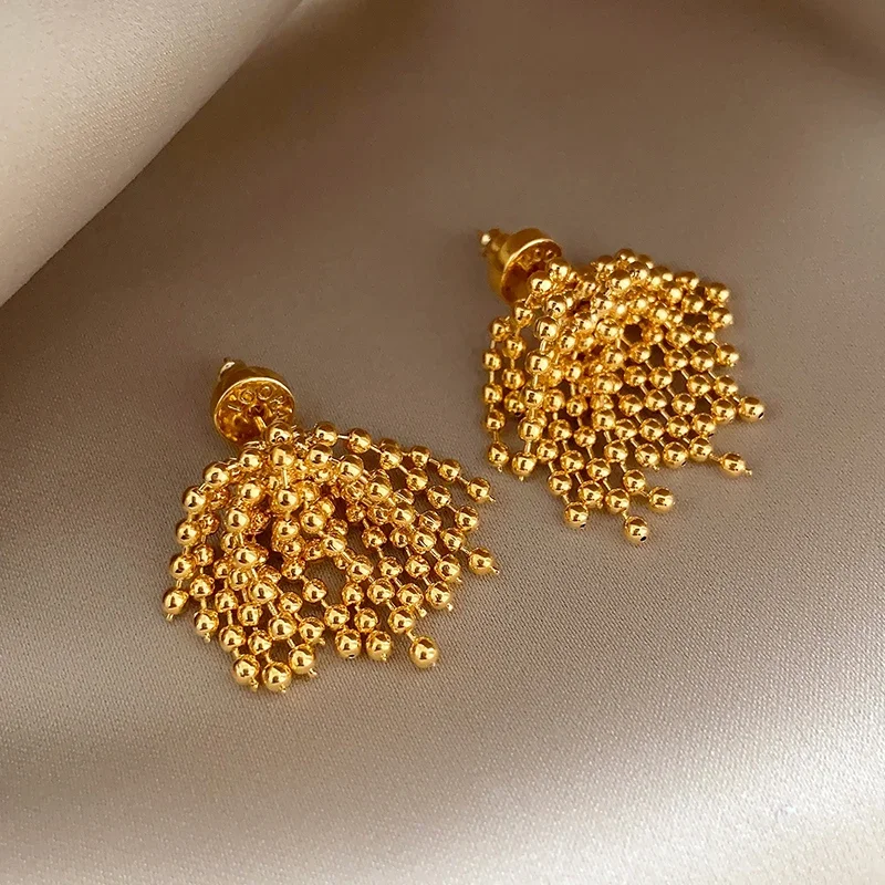 French new design fashion jewelry 18K gold plated metal ball tassel earrings Morden women\'s daily work accessories