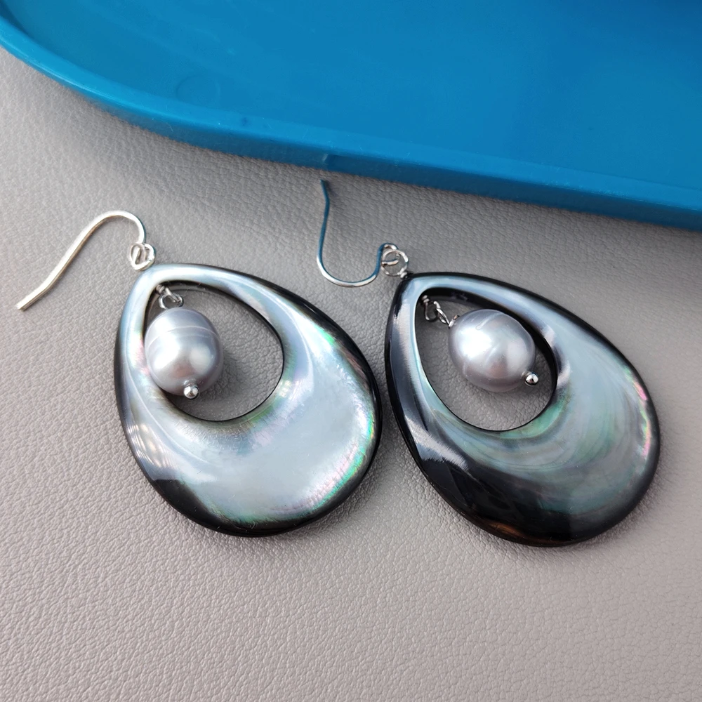 

yygem 28x39mm Natural Black Sea Shell Gray Rice Pearl Dangle Woman Hook Earrings
