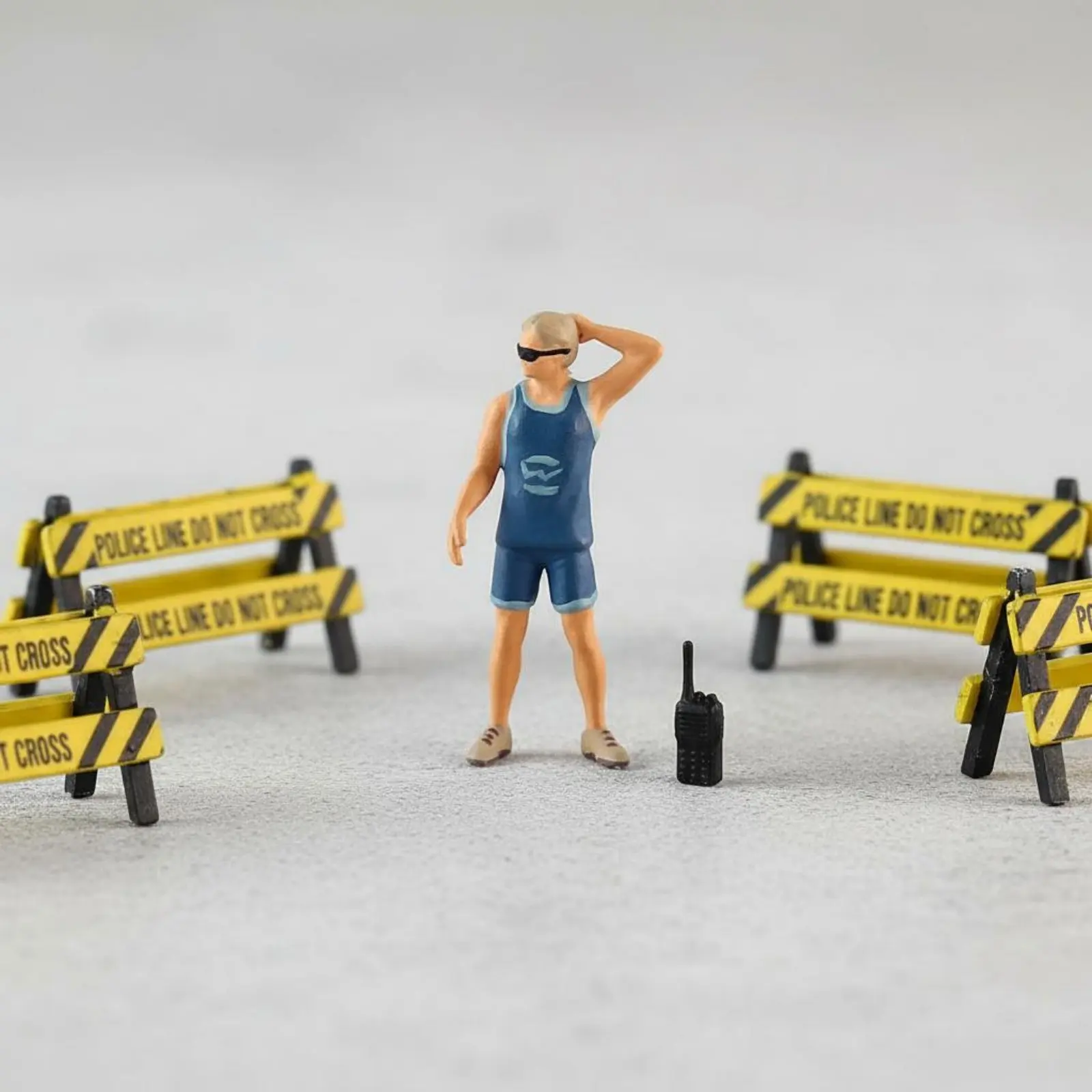 

1:64 Scale Police Figure Pre-Painted-Colored-Painted Miniature Police Officer Figurine 1:64 Scale Figure Three-Dimensional
